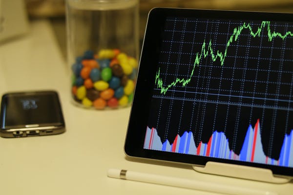 Tips Menjadi Trader Sukses: Memahami Pasar dan Mengelola Risiko dengan Bijak