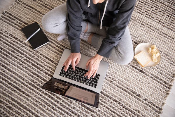 Optimalkan SEO Anda dengan 8 Manfaat Video Captioning untuk Bisnis Online