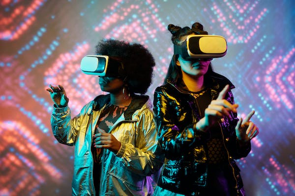 Mengenal Lebih Dekat: Teknologi Virtual Reality yang Mengubah Cara Bermain Game